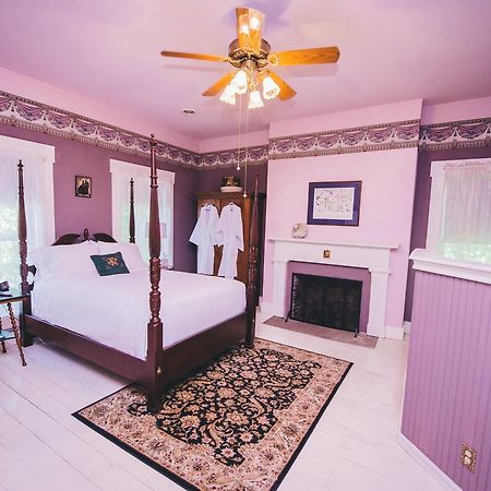 Old Caledonian Bed & Breakfast Exterior photo