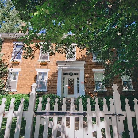 Old Caledonian Bed & Breakfast Exterior photo
