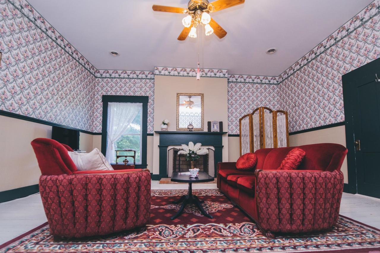 Old Caledonian Bed & Breakfast Exterior photo