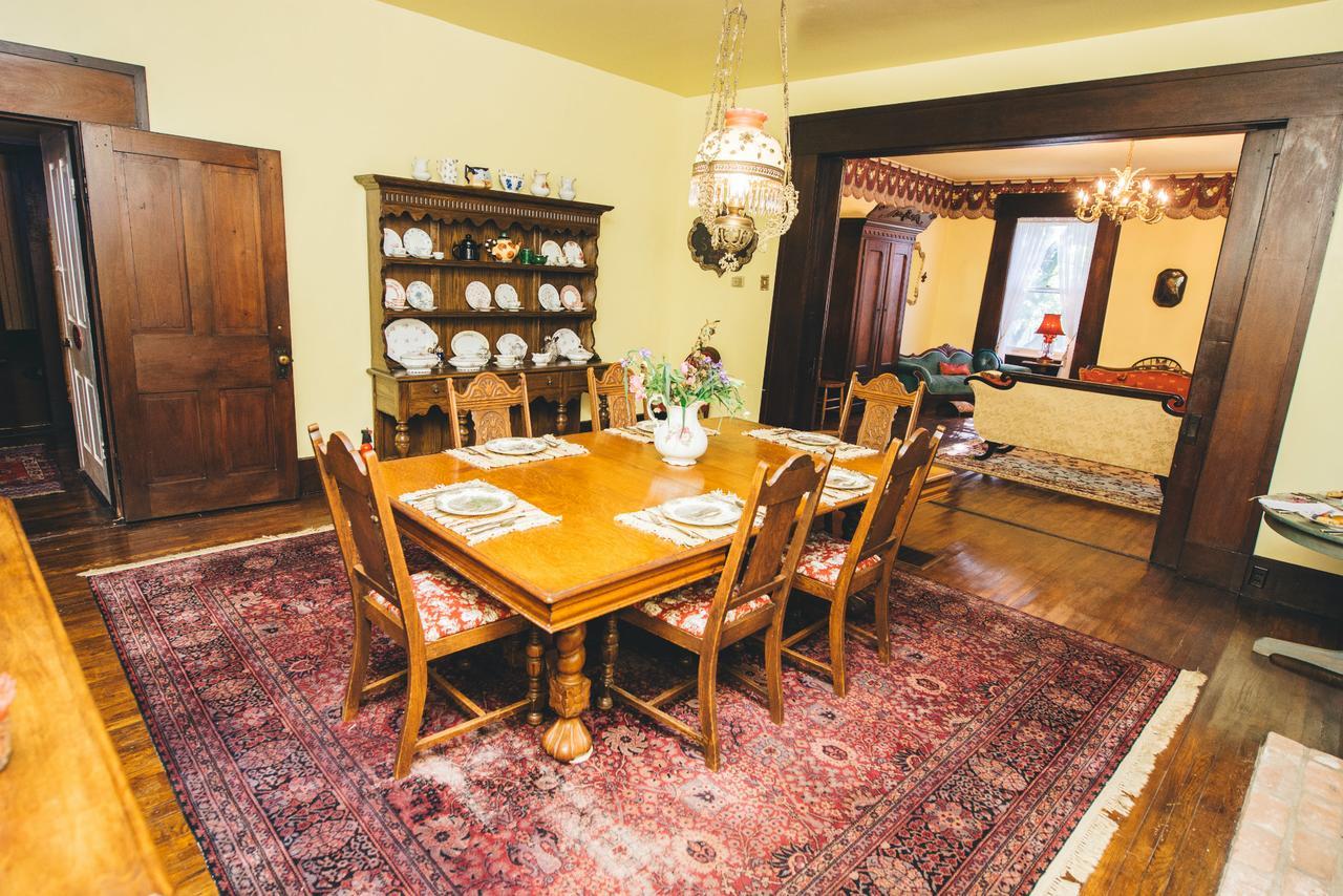 Old Caledonian Bed & Breakfast Exterior photo