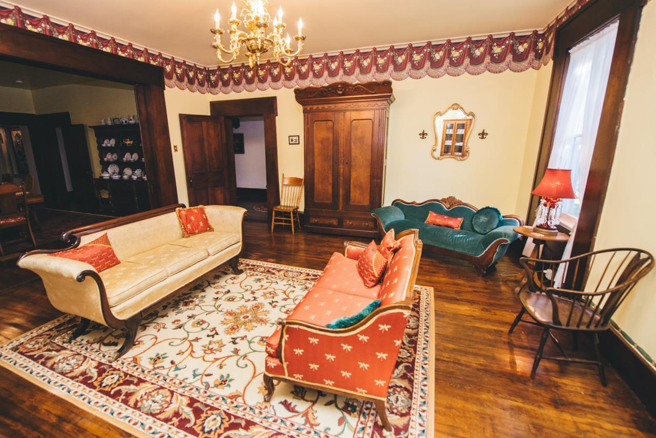 Old Caledonian Bed & Breakfast Exterior photo
