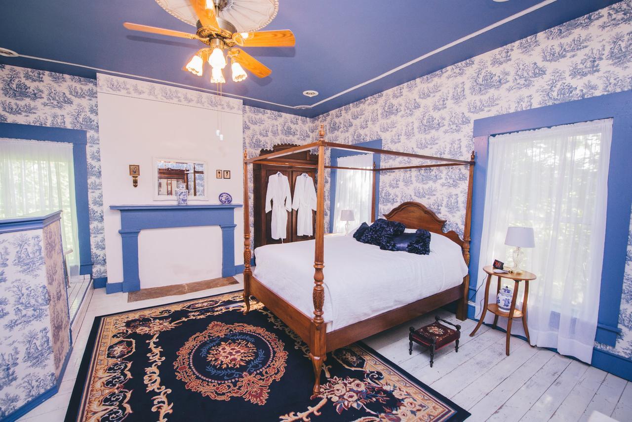 Old Caledonian Bed & Breakfast Exterior photo