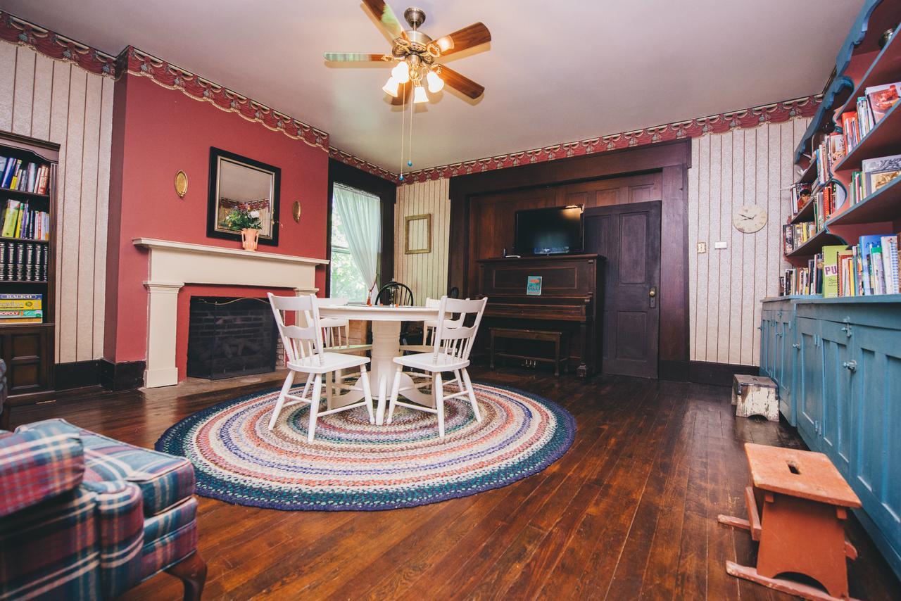 Old Caledonian Bed & Breakfast Exterior photo