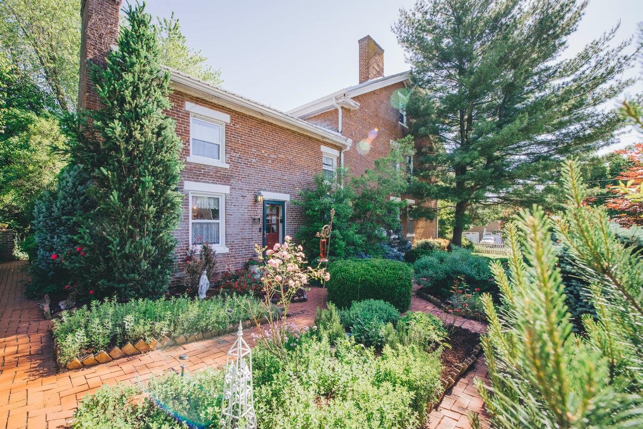 Old Caledonian Bed & Breakfast Exterior photo