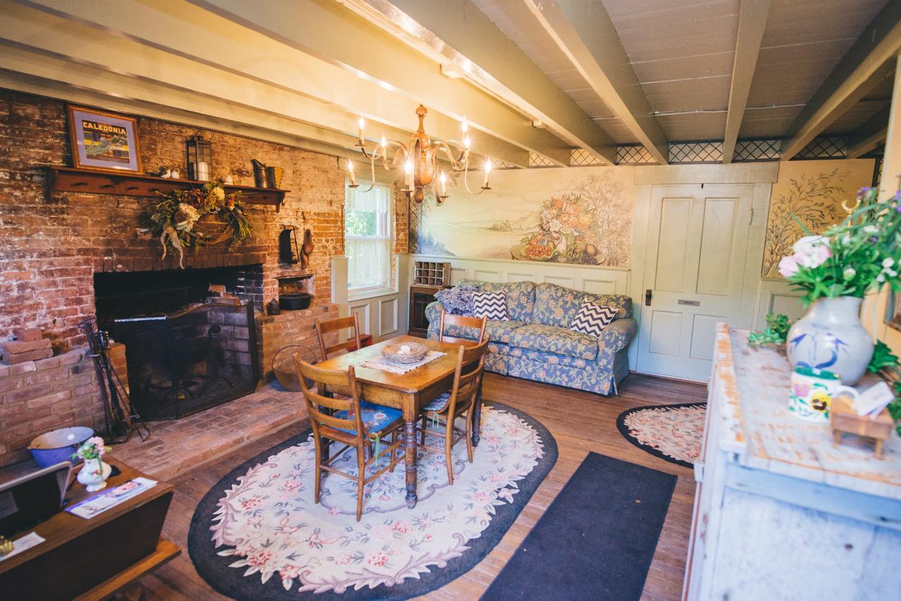Old Caledonian Bed & Breakfast Exterior photo