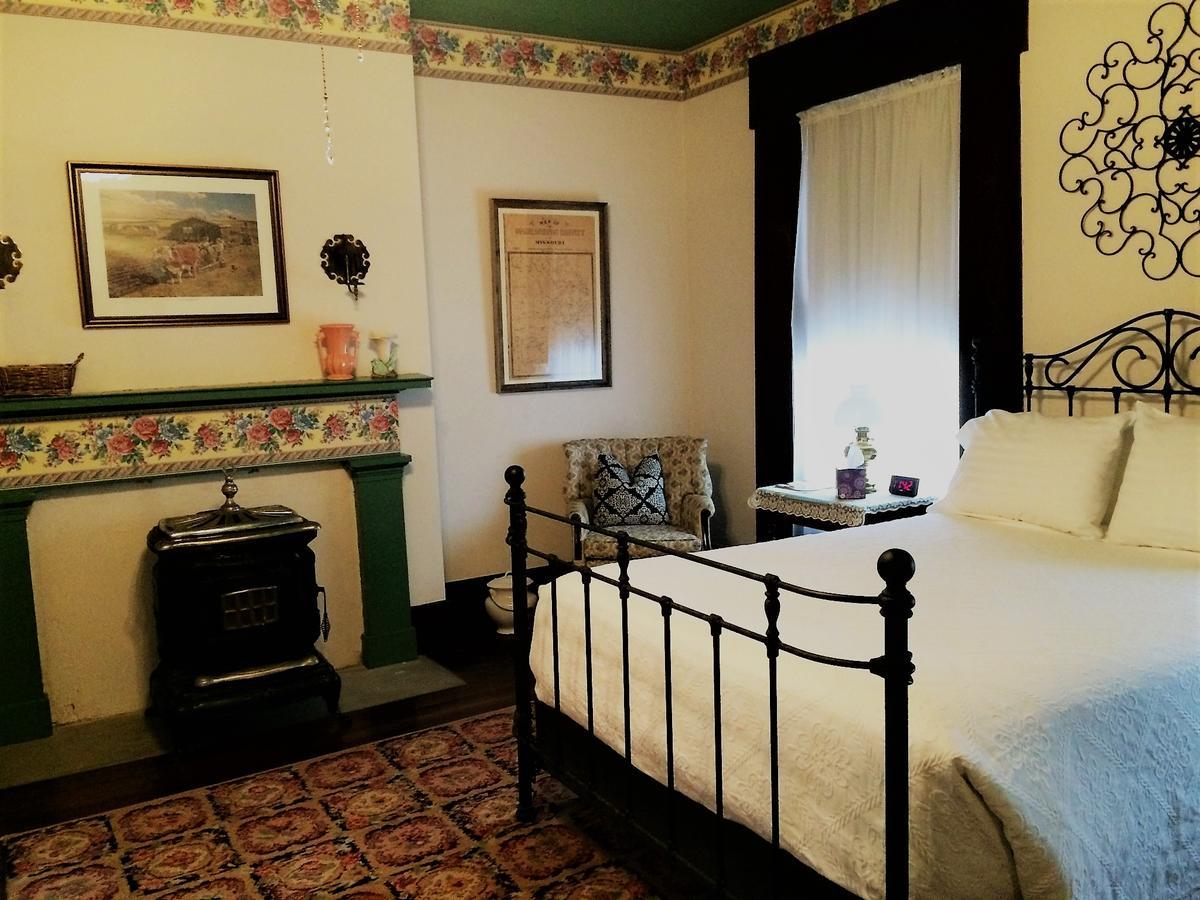 Old Caledonian Bed & Breakfast Exterior photo