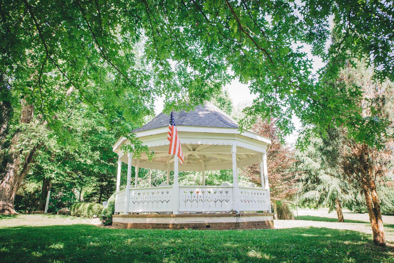Old Caledonian Bed & Breakfast Exterior photo