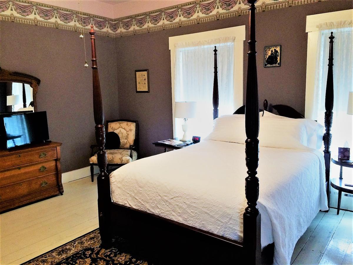 Old Caledonian Bed & Breakfast Exterior photo
