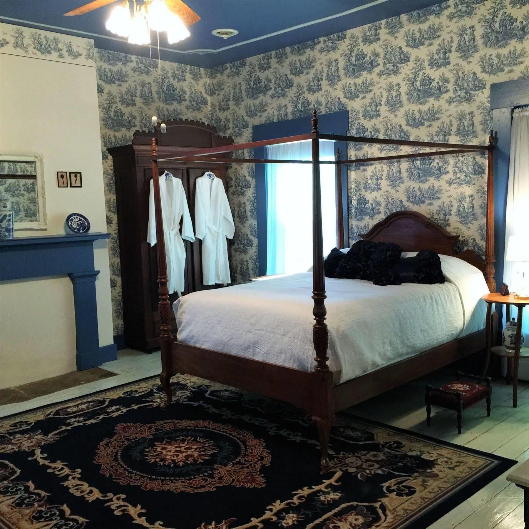Old Caledonian Bed & Breakfast Exterior photo