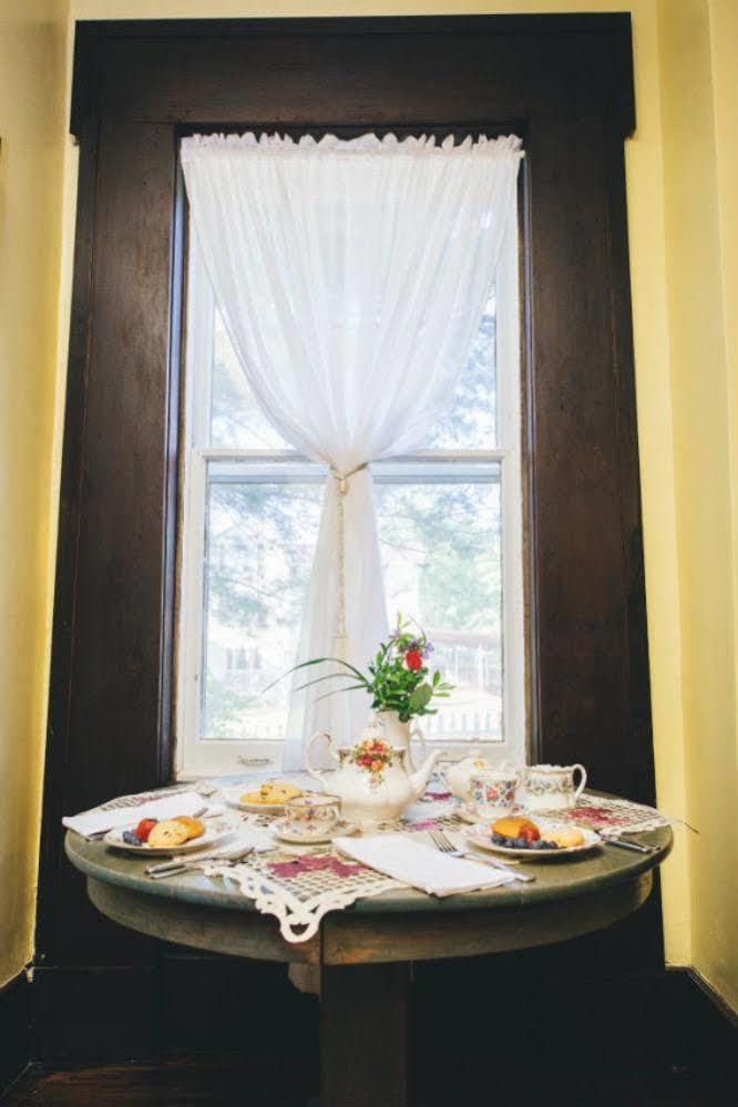 Old Caledonian Bed & Breakfast Exterior photo