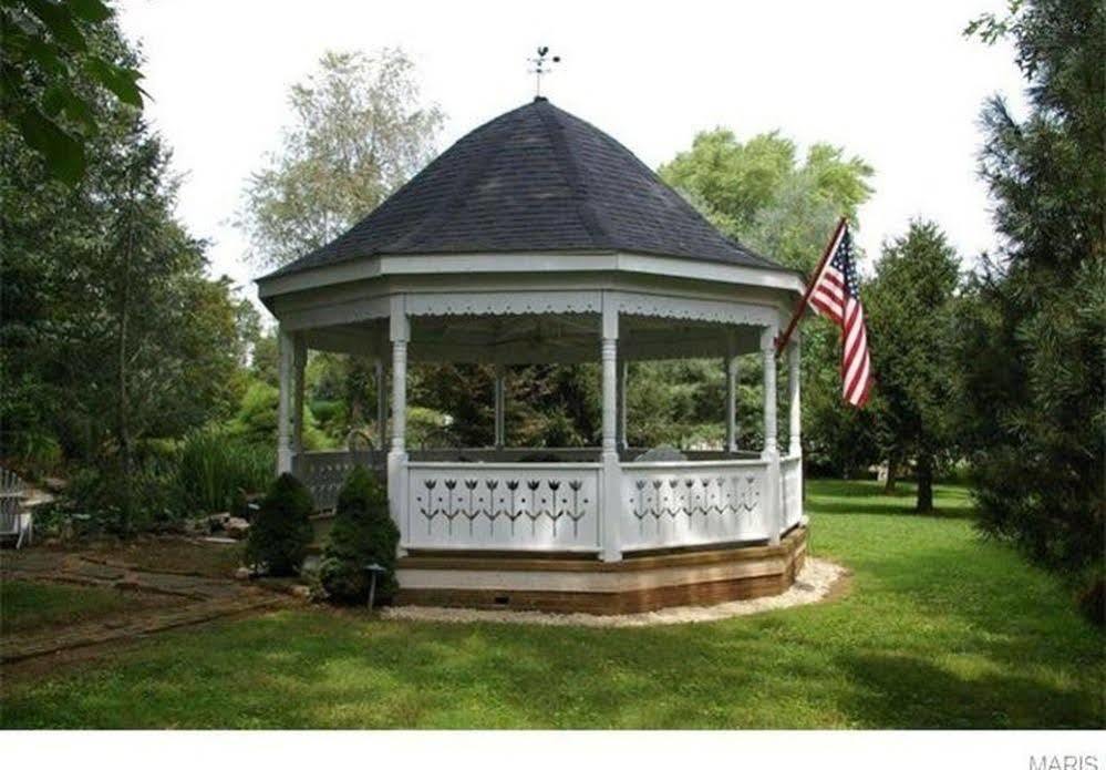 Old Caledonian Bed & Breakfast Exterior photo